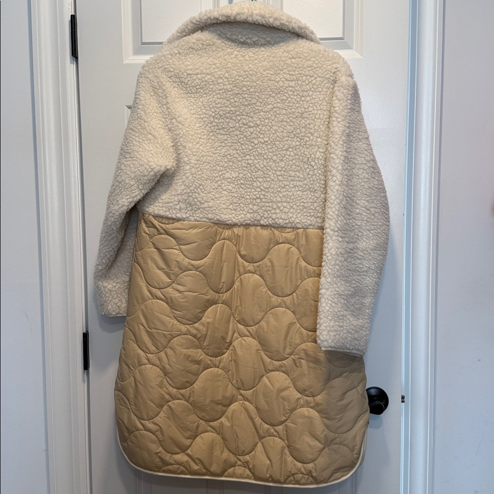 Abercrombie Cream and Tan Quilted Sherpa Coat - Picture 3 of 3
